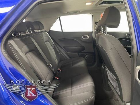 Used 2023 Hyundai Venue SEL image 22