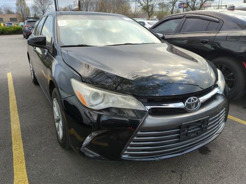 Used 2017 Toyota Camry LE image 3