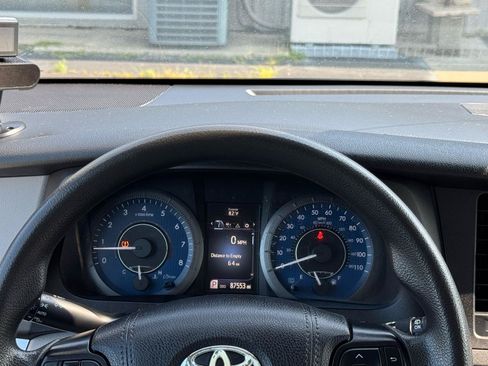 Used 2020 Toyota Sienna L FWD image 19
