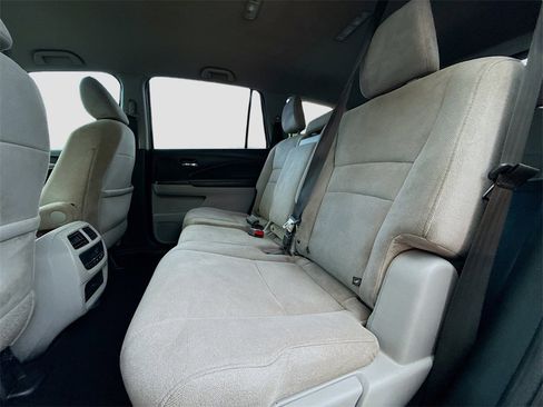 Used 2021 Honda Pilot EX image 23