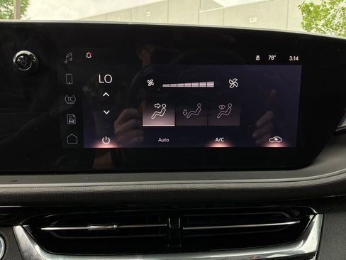 Used 2025 Buick Envista Sport Touring FWD image 29