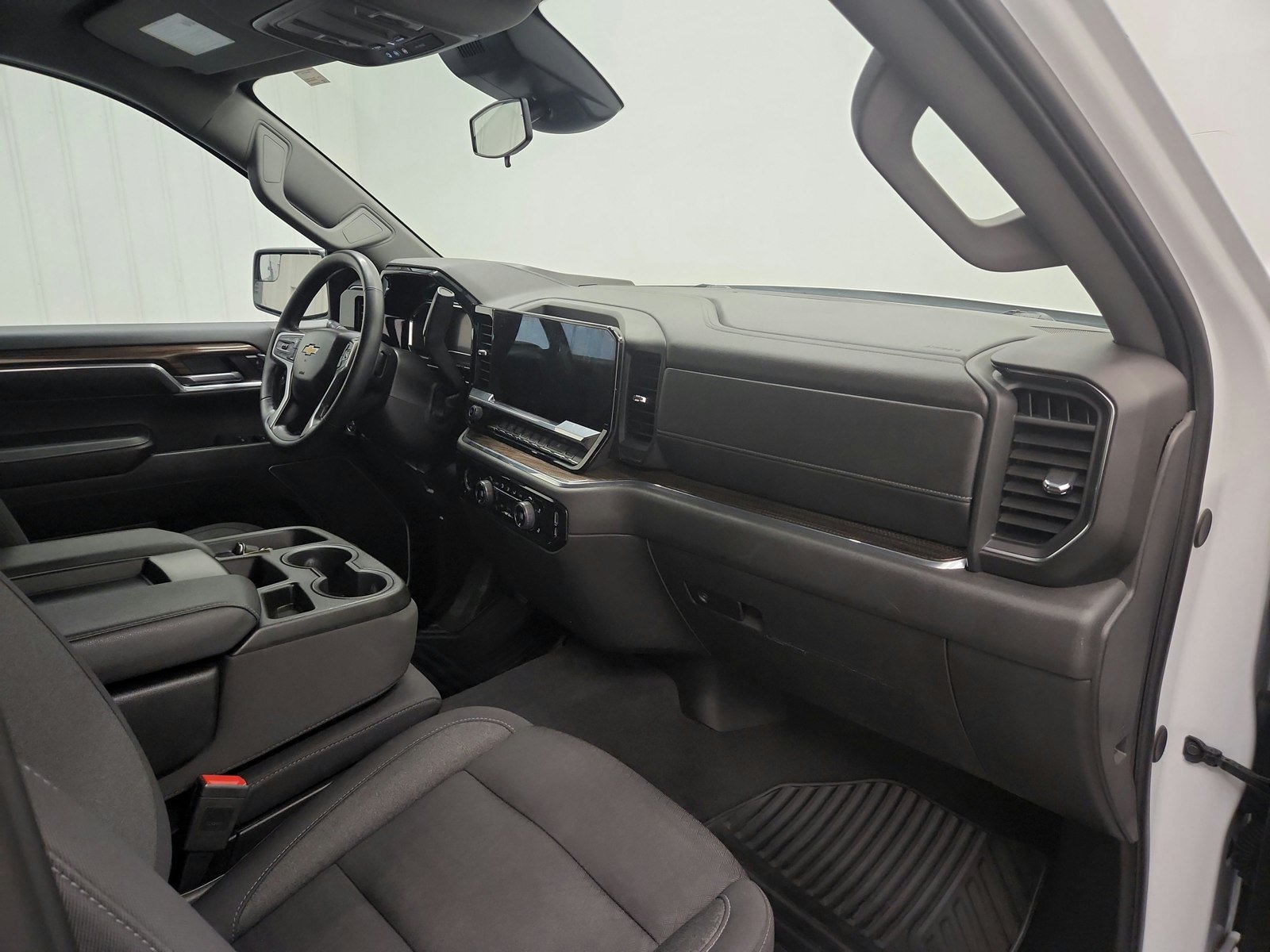Used 2024 Chevrolet Silverado 1500 LT AWD/4WD image 28