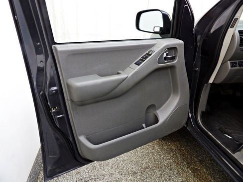Used 2012 Nissan Frontier SV w/ SV Premium Utility Pkg AWD/4WD image 15