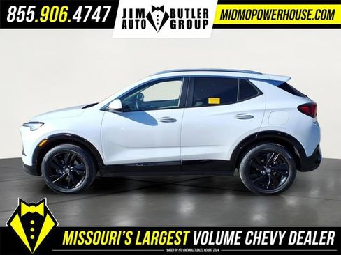 Used 2024 Buick Encore GX Sport Touring image 2