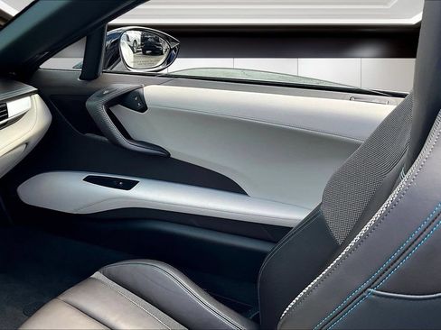 Used 2019 BMW i8 Roadster AWD/4WD image 21