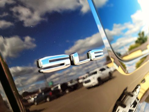 Used 2020 GMC Acadia SLE w/ Driver Convenience Package image 19