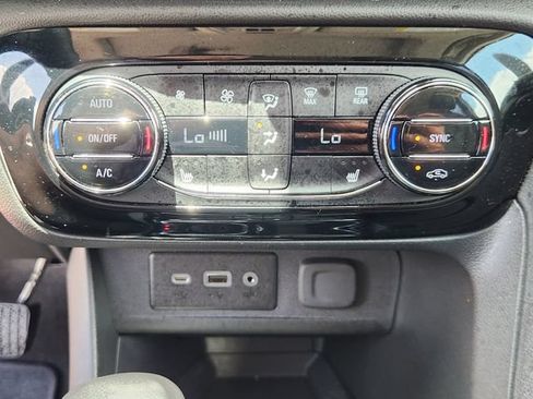 Used 2023 Buick Encore GX Essence w/ Experience Buick Package FWD image 18