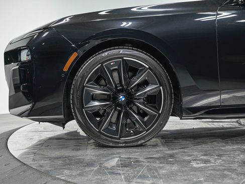 Used 2024 BMW 760i xDrive w/ Premium Package 2 AWD/4WD image 4