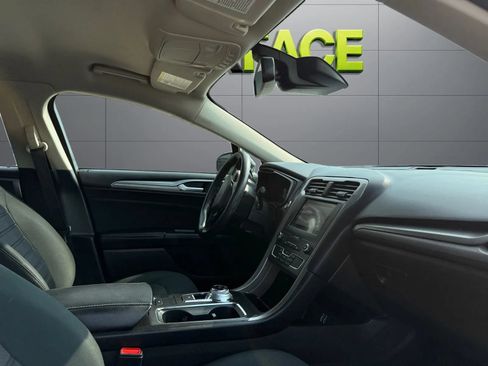 Used 2019 Ford Fusion SE FWD image 23