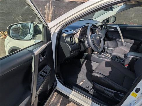 Used 2014 Toyota RAV4 XLE image 23
