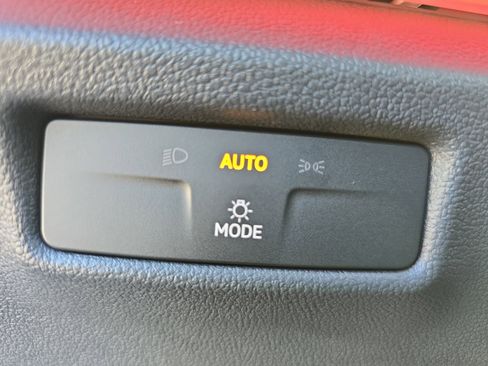 New 2025 Volkswagen Tiguan SE image 26