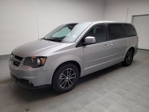 Used 2017 Dodge Grand Caravan GT FWD image 2