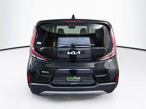Used 2025 Kia Soul LX w/ LX Technology Package FWD image 7