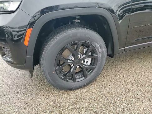 New 2025 Jeep Grand Cherokee L Laredo image 20