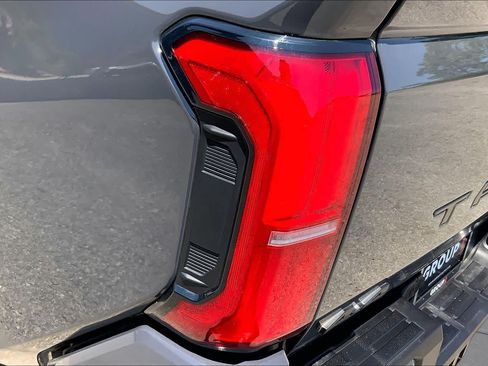 Used 2025 Toyota Tacoma SR5 AWD/4WD image 28
