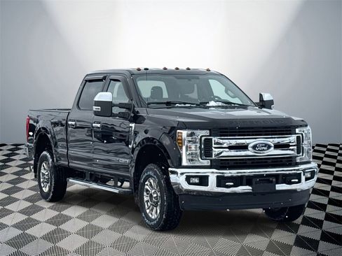 Used 2019 Ford F250 XLT w/ XLT Premium Package image 4