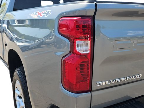 Used 2023 Chevrolet Silverado 1500 LT AWD/4WD image 31