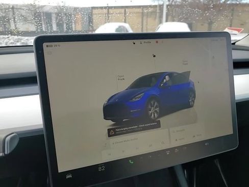 Used 2022 Tesla Model Y Long Range image 19