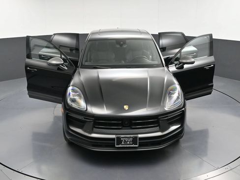 Certified 2023 Porsche Macan Turbo AWD/4WD image 32