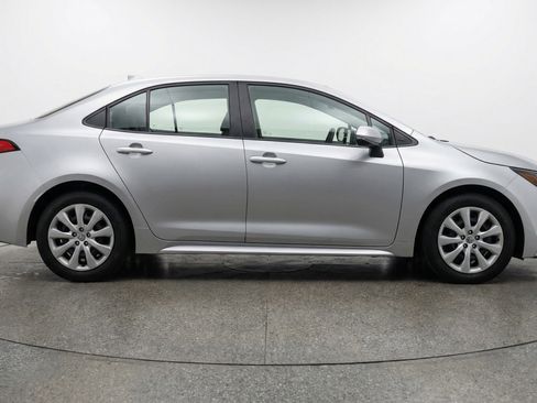 Used 2025 Toyota Corolla LE FWD image 11