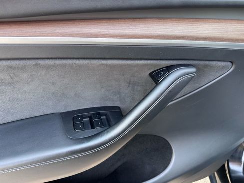 Used 2025 Tesla Model Y Long Range image 10