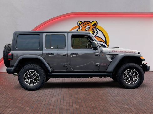 Used 2025 Jeep Wrangler Unlimited Rubicon AWD/4WD image 4