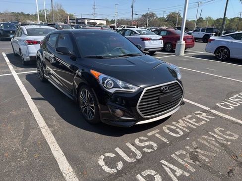 Used 2017 Hyundai Veloster Turbo image 2