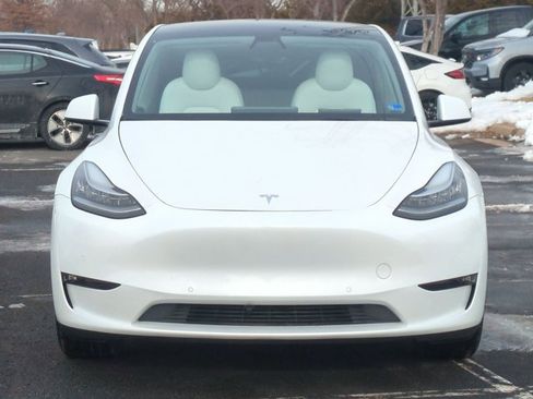 Used 2022 Tesla Model Y Long Range image 2