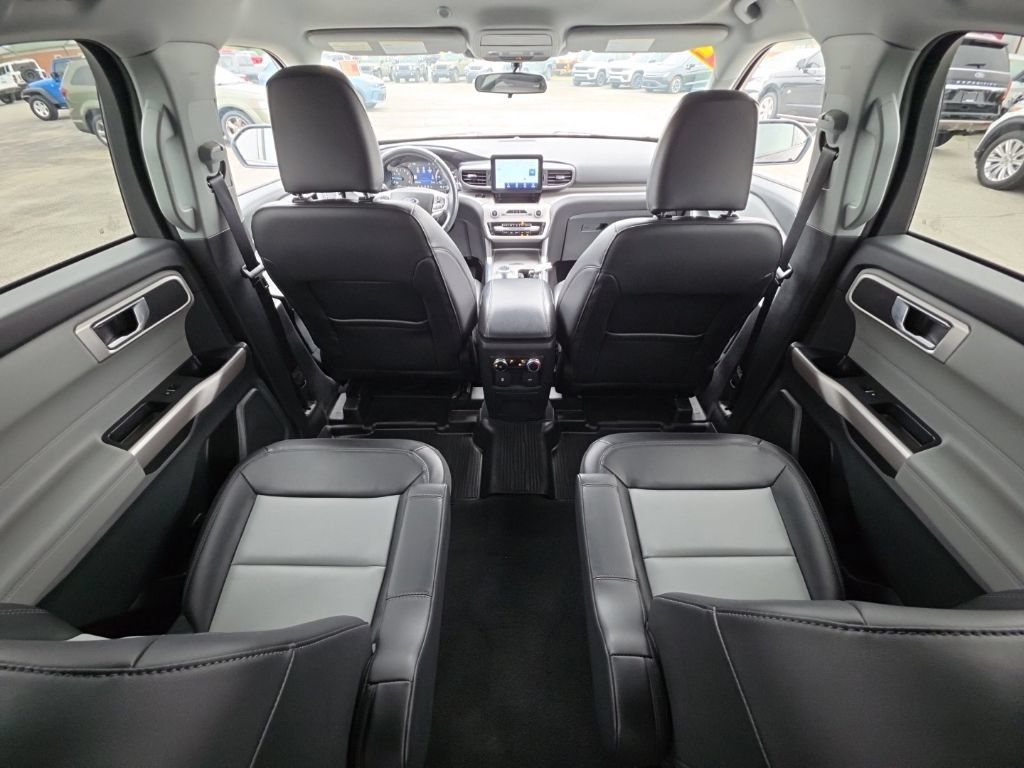 Used 2023 Ford Explorer XLT w/ Equipment Group 202A AWD/4WD image 22