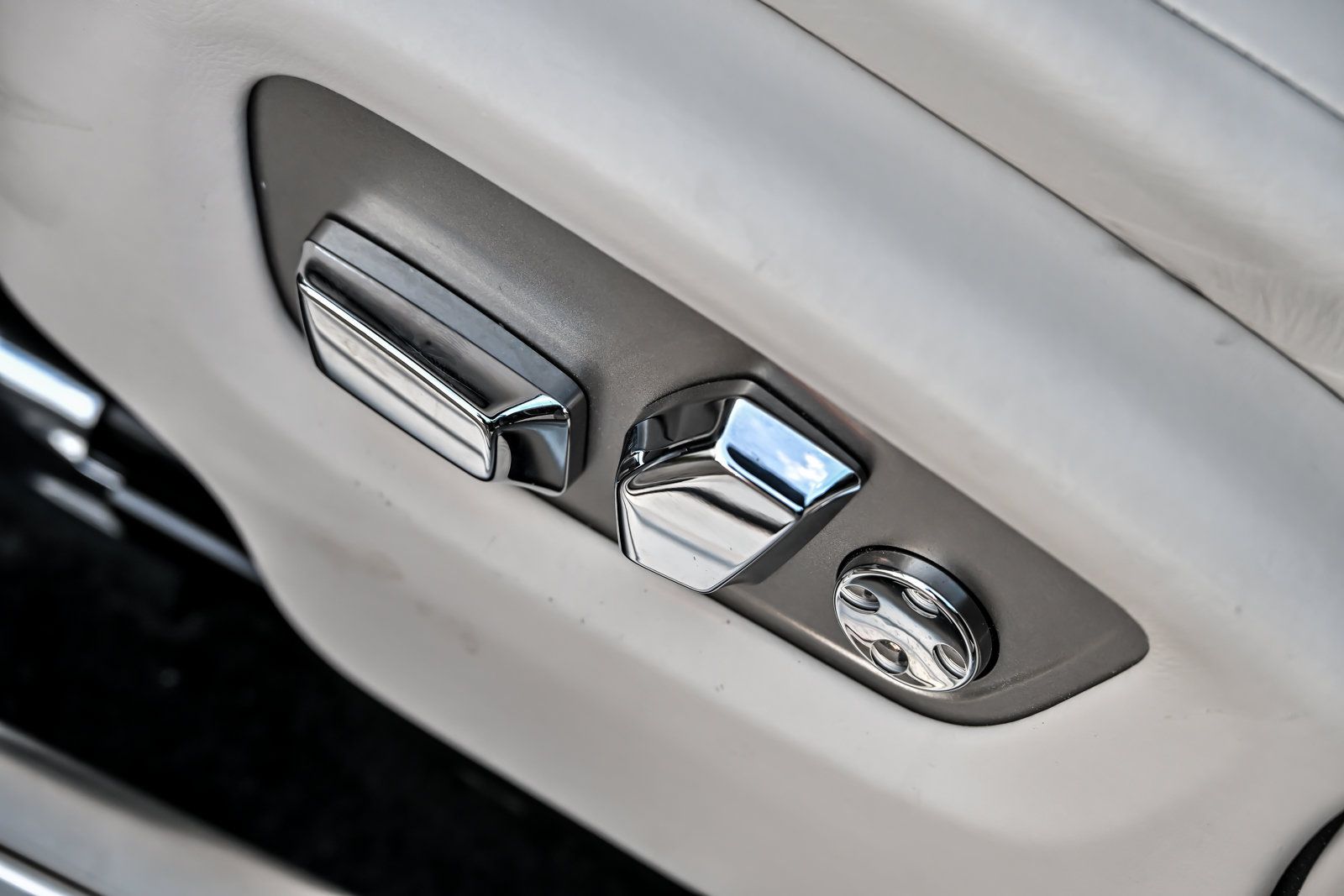 Used 2016 Rolls-Royce Wraith RWD image 29