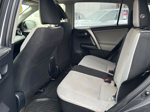 Used 2018 Toyota RAV4 XLE image 9