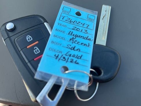 Used 2013 Hyundai Accent GLS FWD image 23
