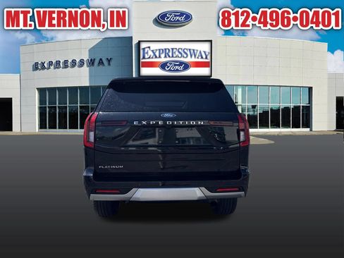 Used 2025 Ford Expedition Platinum w/ Driver's Package AWD/4WD image 5
