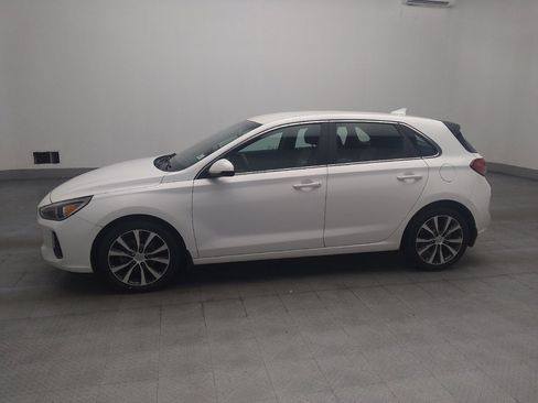 Used 2019 Hyundai Elantra GT FWD image 2