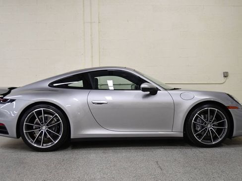 Used 2022 Porsche 911 Carrera w/ Premium Package RWD image 4