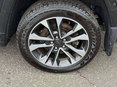 Used 2021 Jeep Grand Cherokee L Overland w/ MOPAR Finishing Package AWD/4WD image 11