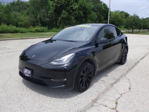 Used 2023 Tesla Model Y AWD image 1