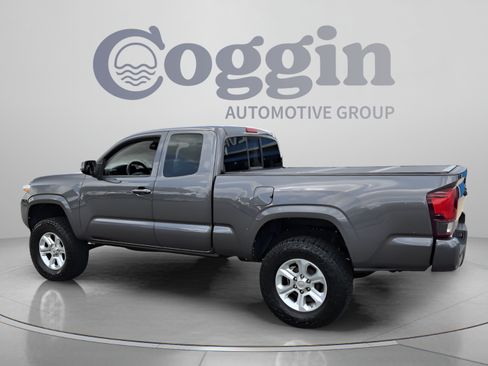 Used 2022 Toyota Tacoma SR w/ SR Convenience Package AWD/4WD image 3