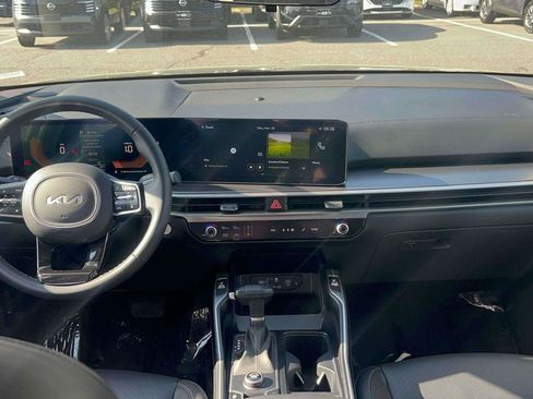 Used 2024 Kia Sorento S FWD image 30