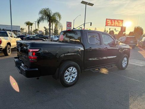 Certified 2023 Nissan Frontier SV w/ Graphics Package image 6