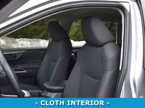 Used 2025 Toyota RAV4 LE image 8