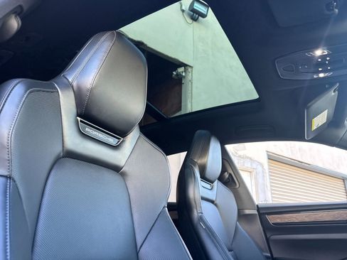 Certified 2025 Porsche Macan Electric image 19