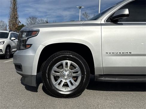 Used 2020 Chevrolet Suburban LT image 9