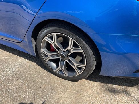 Used 2018 Kia Stinger GT1 AWD/4WD image 4