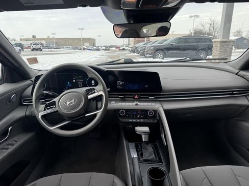 Used 2024 Hyundai Elantra SEL image 12