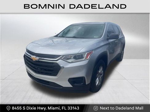 Used 2021 Chevrolet Traverse LS image 1