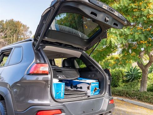 Used 2015 Jeep Cherokee Trailhawk w/ Comfort/Convenience Group image 50