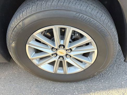 Used 2023 Chevrolet Traverse LT image 4