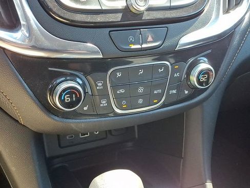 Used 2022 Chevrolet Equinox Premier image 17