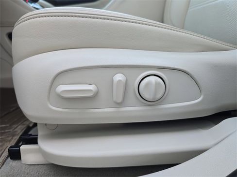 Certified 2022 GMC Acadia Denali w/ Denali Ultimate Package image 19